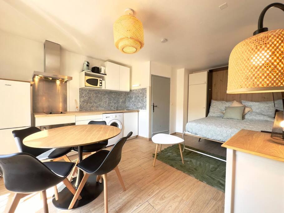 Charmant Studio A 200M Du Gardon Ремулін Екстер'єр фото